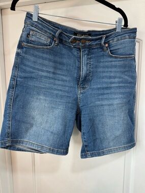 Judy Blue Light Blue Denim Jean Shorts - large